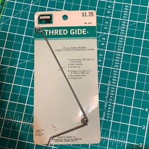 Vintage Tailorform Thred Gide ( thread guide)